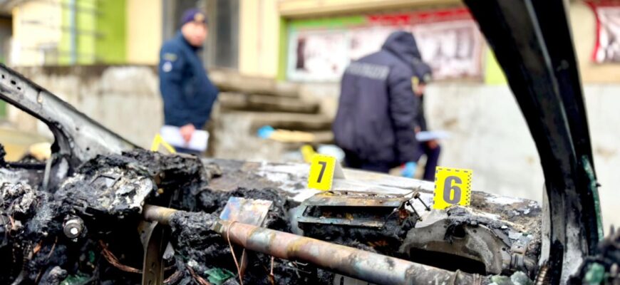 Прикарпатські поліцейські викрили 16-річного хлопця, який підпалив автомобіль