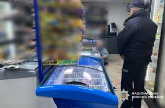 Прикарпатські поліцейські затримали підозрюваного, який ножем поранив франківця