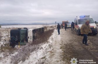 Смертельна аварія: на Рожнятівщині перекинувся автобус