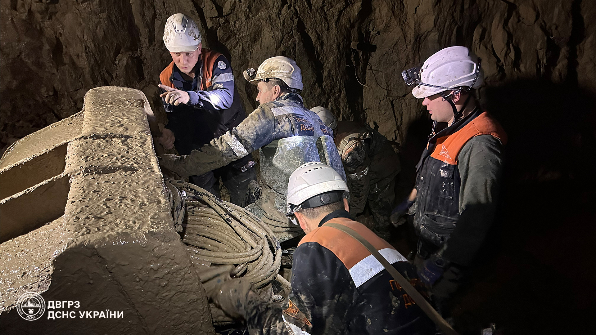 vruv - Понад 14 діб тривала рятувальна операція в шахті, де стався прорив пульпи - rai.ua