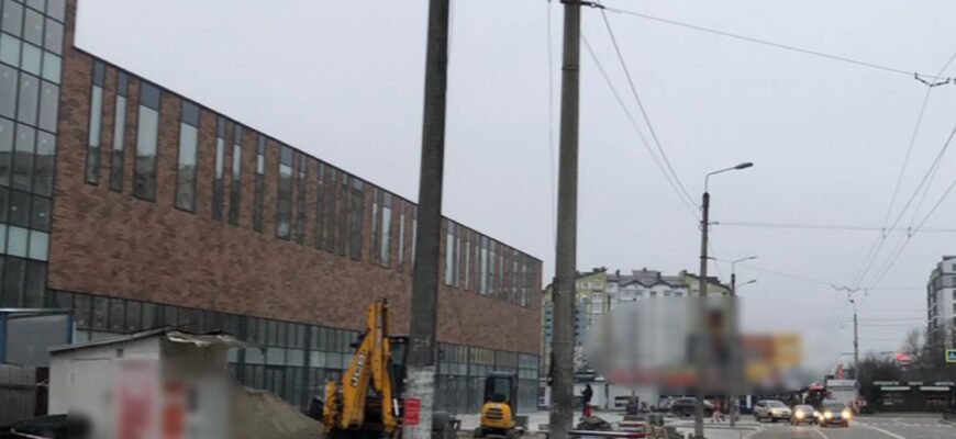 Напад на перехожих з ножем: прикарпатські поліцейські оголосили підозру фігурантці