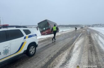 В селі Підгайчики автобус з’їхав на узбіччя