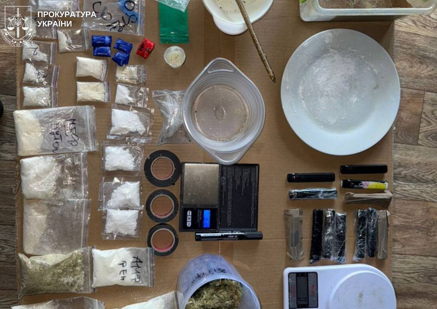 zhbu3 - На Івано-Франківщині припинено масштабний збут та вирощування психотропів - rai.ua