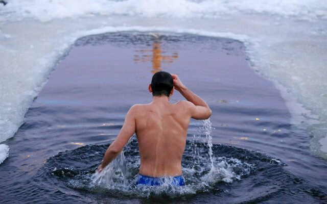 Рятувальники закликають дотримуватися правил безпеки під час купання на Водохреща