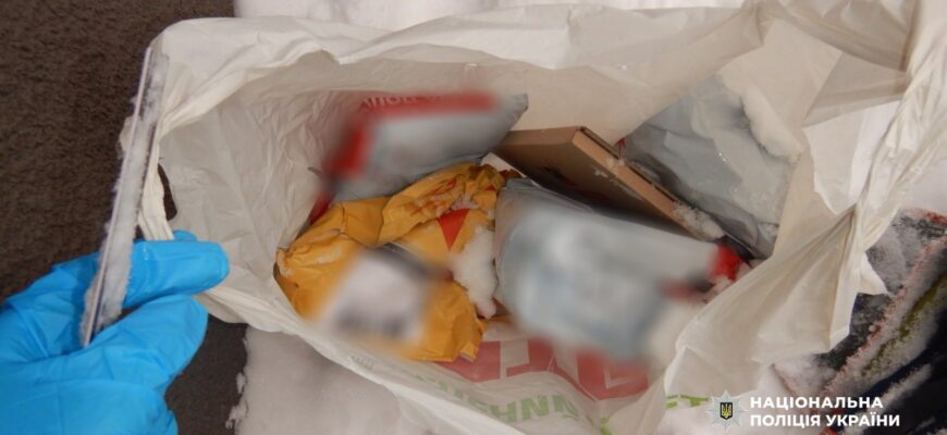 В Івано-Франківську чоловік проник до пошти та викрав 11 посилок