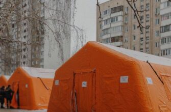 Як повідомив Ігор Клименко, у столиці працюють понад 1200 Пунктів незламності, з них 90 – ДСНС і 30 – Нацполіції. Вони забезпечені автономним живленням, опаленням та зв'язком. Там можна приготувати гарячі напої та отримати допомогу. Міністр зазначив, що до роботи залучили близько 200 співробітників ДСНС. Також посилено охорону цивільного порядку. Зокрема, вулиці столиці патрулюють близько 1000 поліцейських. «Наше завдання – надати людям максимальну допомогу навіть у найскладніших умовах. Ситуацію тримаємо під постійним контролем, реагуємо на всі звернення», – підкреслив Ігор Клименко.