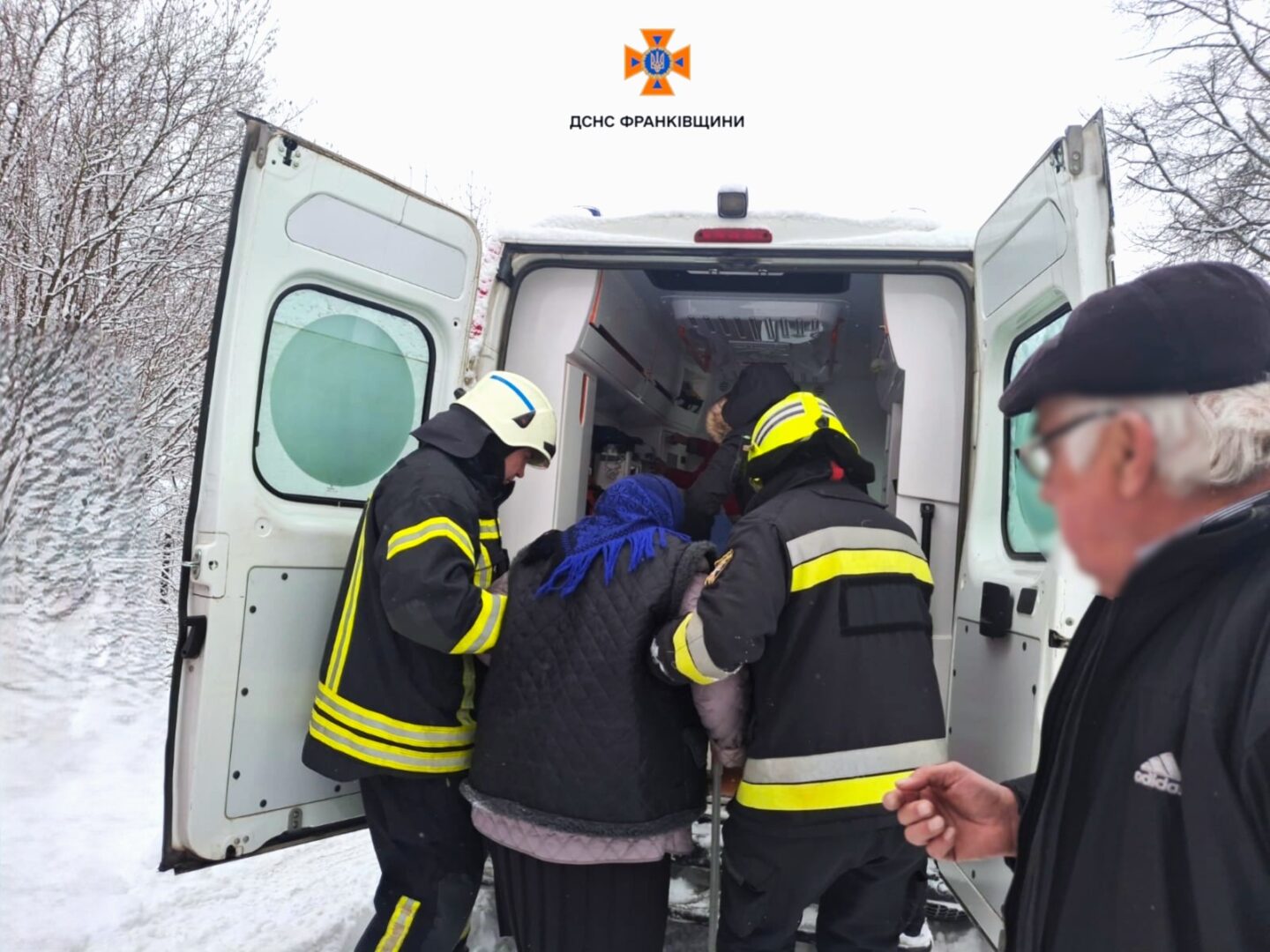 eyrvrv - Рятувальники надали допомогу з буксирування авто екстреної допомоги у Рогатинській ТГ - rai.ua