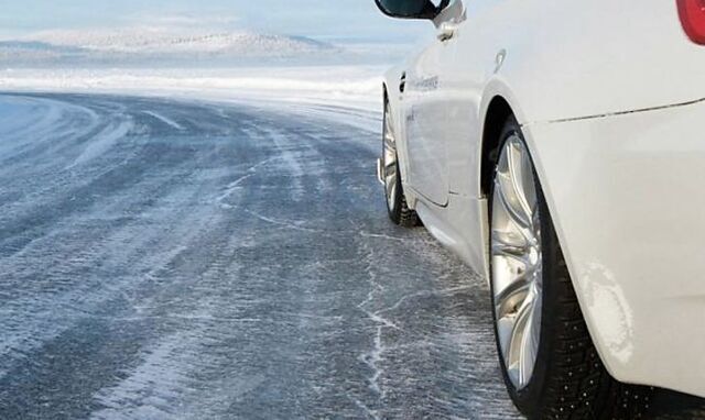 По області та місту протягом доби на дорогах ожеледиця