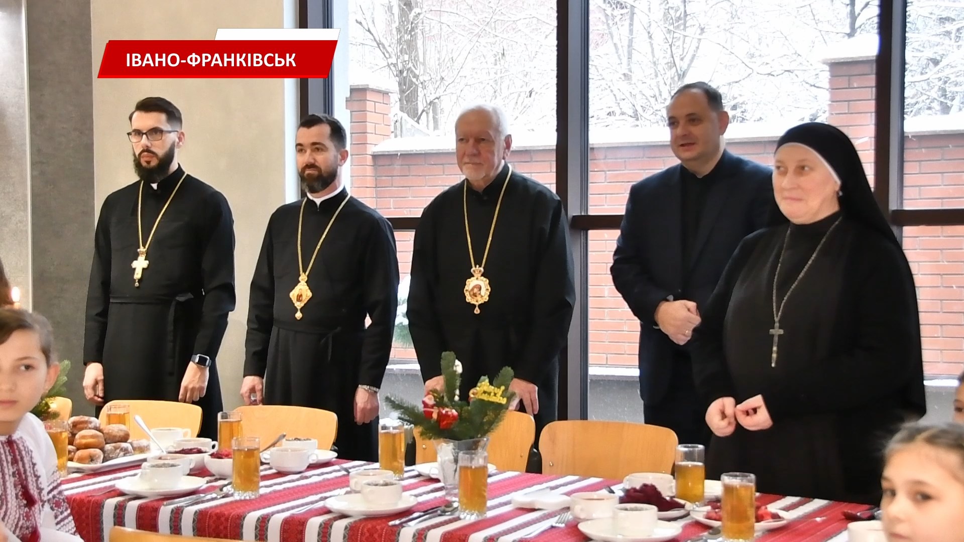 mstsot - У Католицькому ліцеї відбулася Свята вечеря для дітей-сиріт - rai.ua