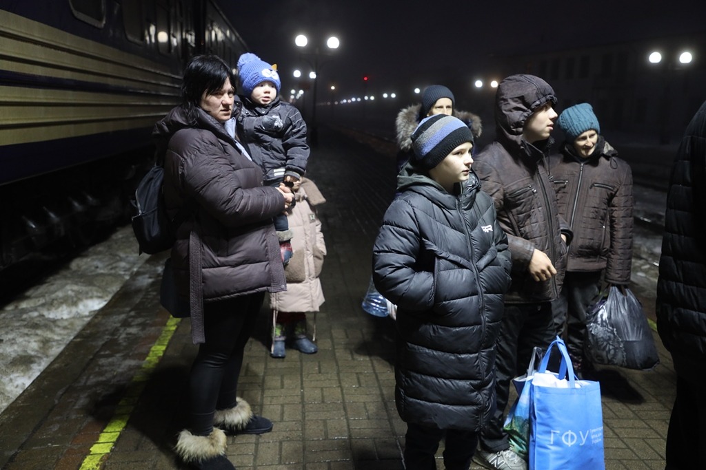 oshchzhrvs - На Прикарпаття прибув евакуаційний потяг із Запорізької та Дніпропетровської областей - rai.ua