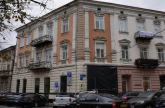 Прокуратура вимагає відновити фасад пам’ятки архітектури в центрі Івано-Франківська