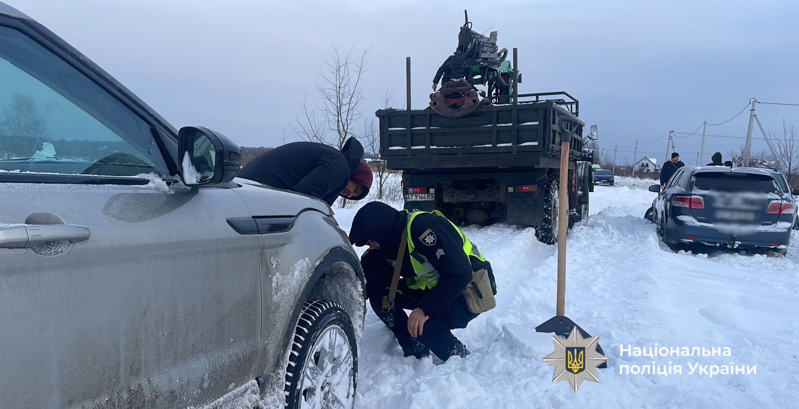 rtshlzhrt - Негода вирує: поліція Прикарпаття надає допомогу водіям - rai.ua