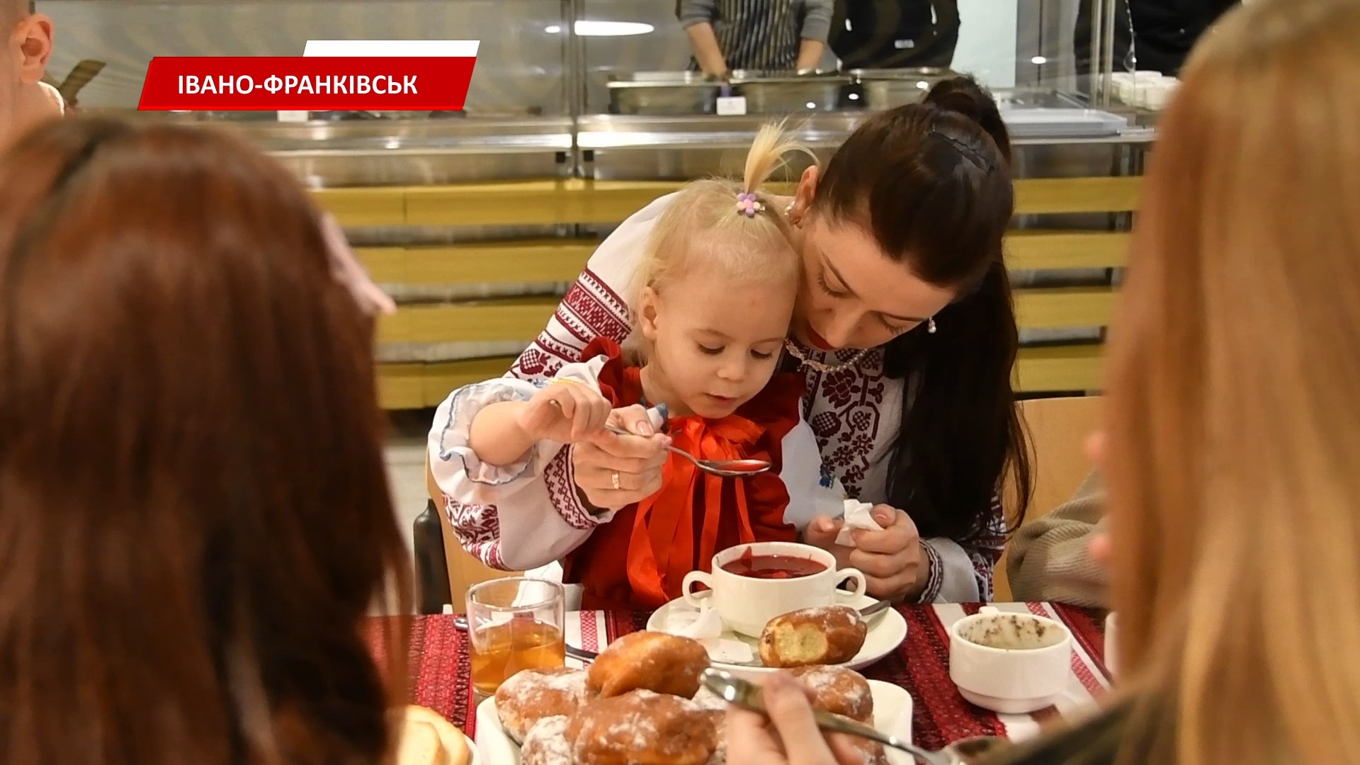 scharchchchchch - У Католицькому ліцеї відбулася Свята вечеря для дітей-сиріт - rai.ua