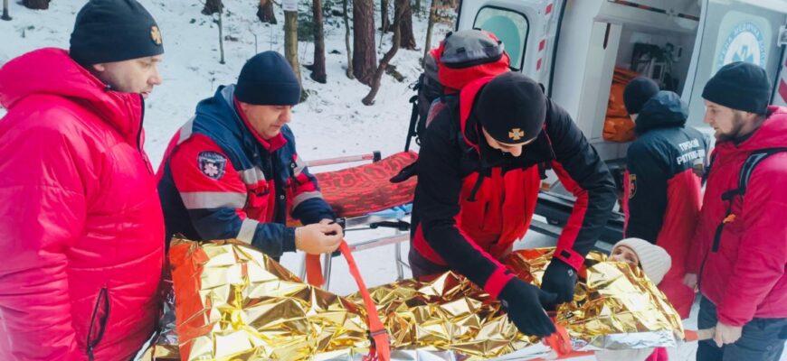 smnrdpgzh - На «Скелі Довбуша» жінка травмувала ногу - rai.ua