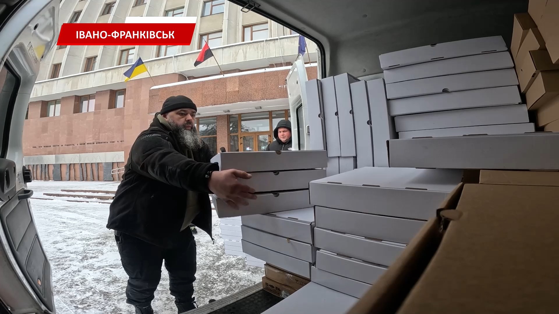 smnshch9amdz - Руслан Марцінків повернувся з чергової волонтерської поїздки на передову. Відео - rai.ua