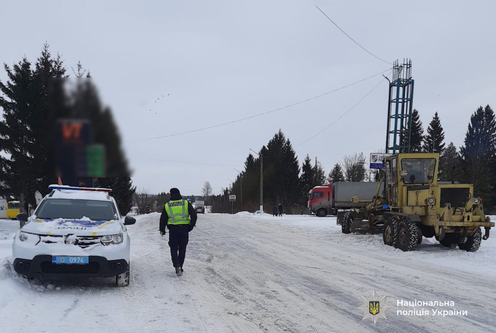 vkgvg - Негода вирує: поліція Прикарпаття надає допомогу водіям - rai.ua