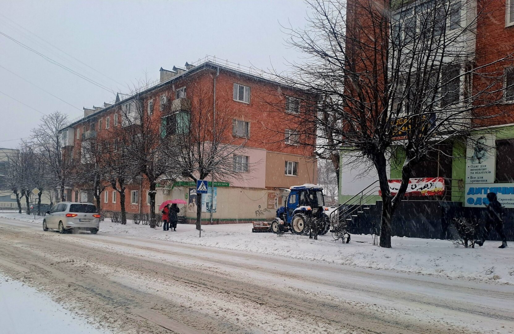 vooe - У Калуші тривають роботи з очищення доріг та тротуарів від снігу - rai.ua