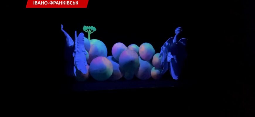 Івано-Франківська ОВА організувала святкову виставу для дітей. Відео