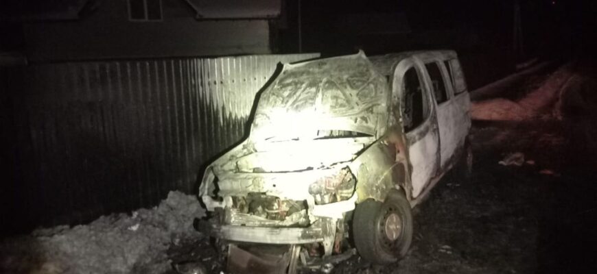 Прикарпатські поліцейські затримали підозрюваного у підпалі автомобіля