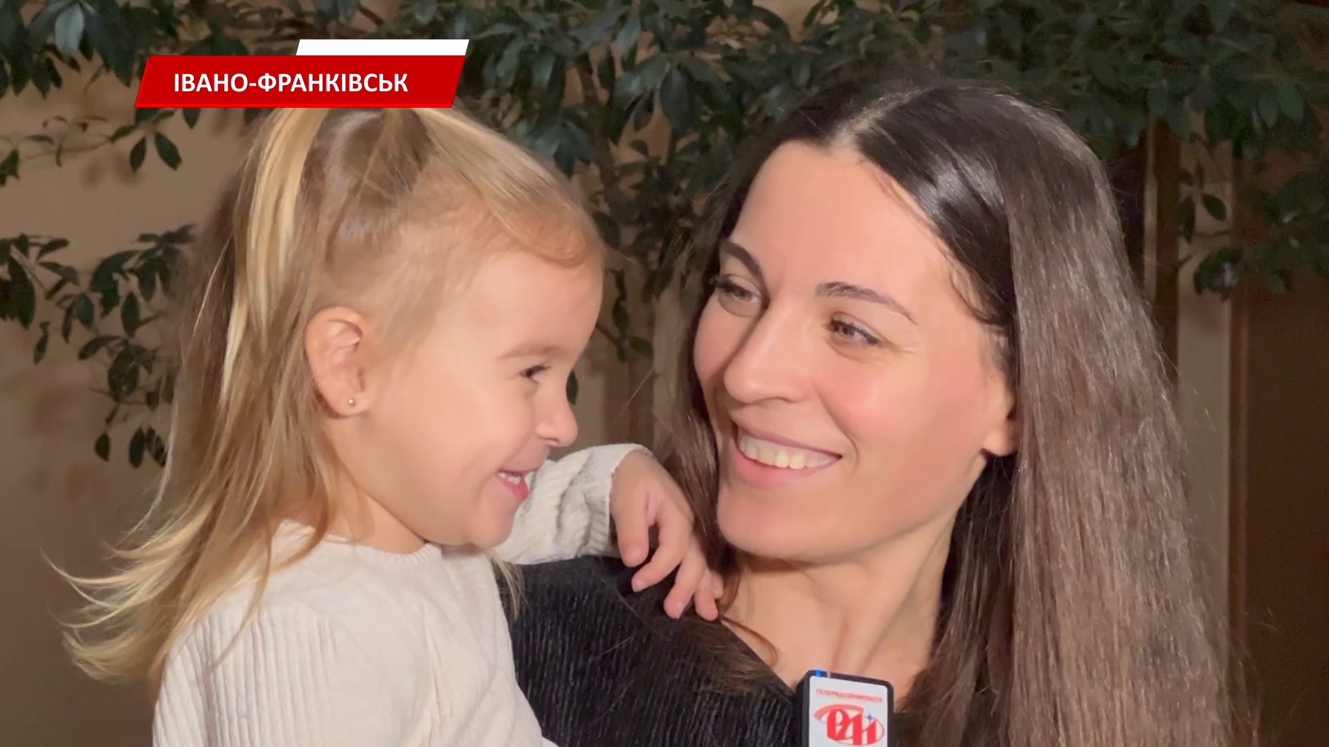 ydmm - Івано-Франківська ОВА організувала святкову виставу для дітей. Відео - rai.ua