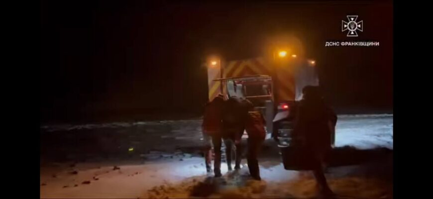 У Чернелицькій громаді 11-річний хлопець катався на санках і травмував ногу