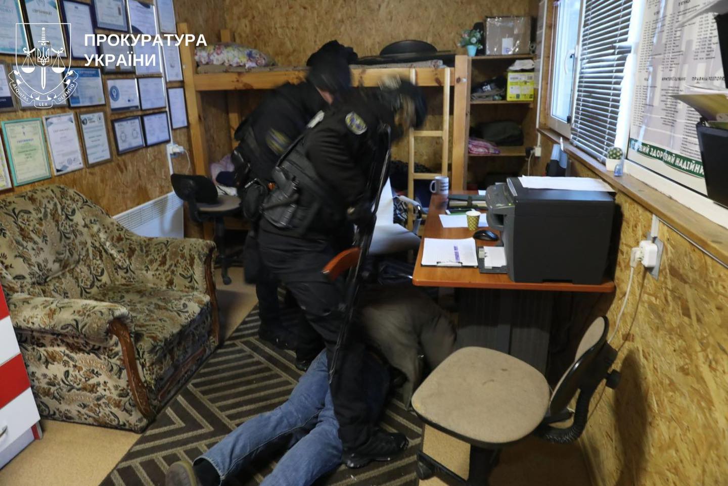 amlnramd - На Київщині викрито групу, яка експлуатувала людей під прикриттям реабілітаційного центру - rai.ua