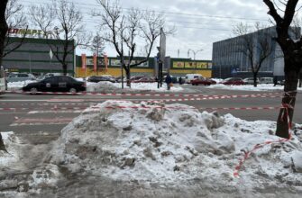 На перехресті вулиць Коновальця та Сорохтея запрацював новий світлофор