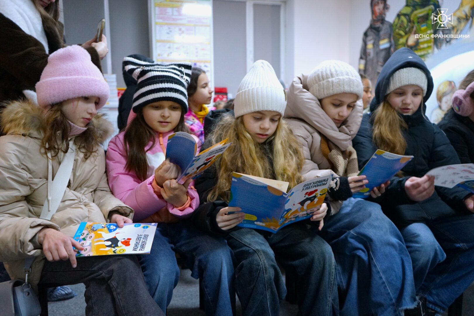 chkshamshch - 30 учнів приватної гімназії завітали до рятувальників у Клас безпеки - rai.ua