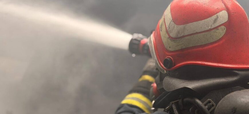 Понад 50 рятувальників ліквідовувало пожежу, спричинену ударом по об’єкту критичної інфрастуктури