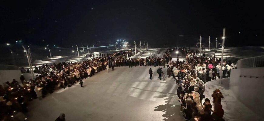 На Прикарпатті встановили рекорд з наймасовішого запалення Стрітенських свічок