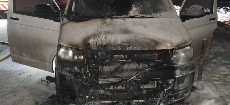 В Калуші невідомий підпалив автомобіль