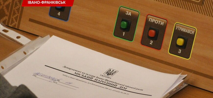 Місто виступає проти запропонованих змін у старшій школі. Відео