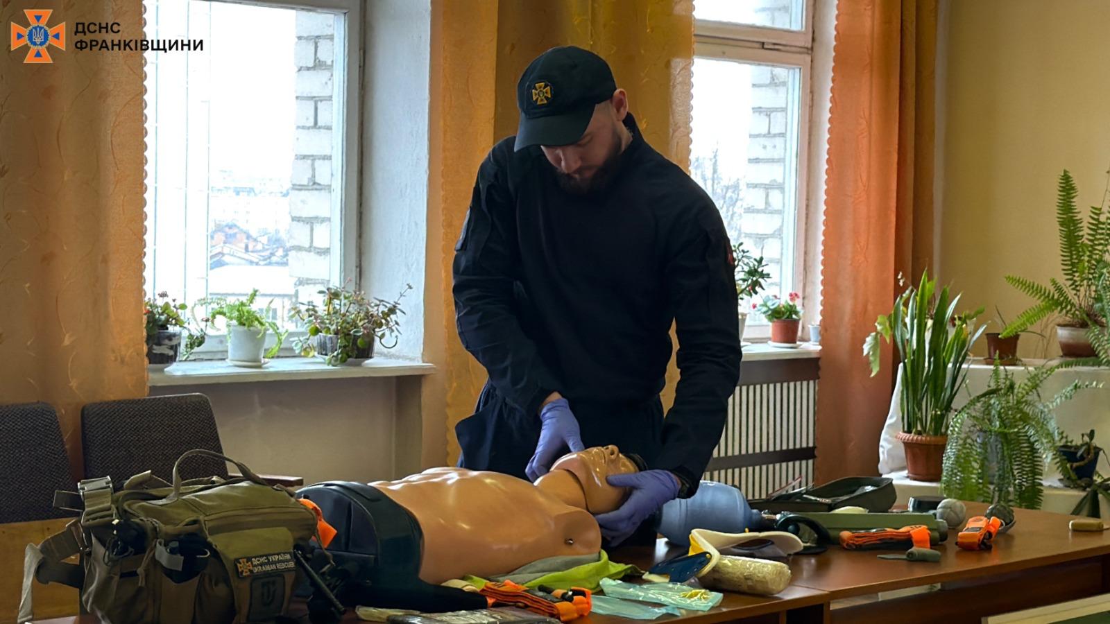 tltie - Прикарпатські рятувальники провели тренінг для поїзних бригад «Укрзалізниці» - rai.ua