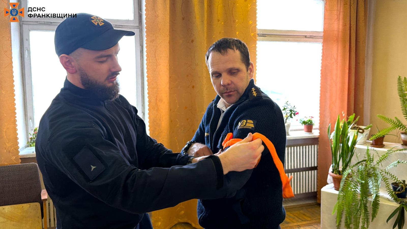 uvgich - Прикарпатські рятувальники провели тренінг для поїзних бригад «Укрзалізниці» - rai.ua