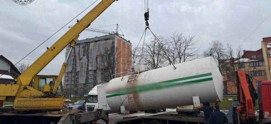 В Івано-Франківську ліквідували «тіньову» АЗС, яка торгувала контрафактним неякісним пальним