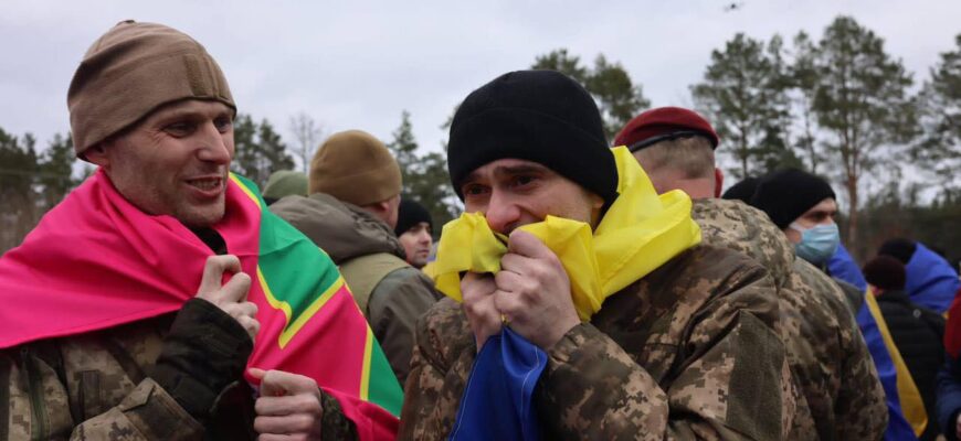 З російського полону повернулися 200 захисників. Відео