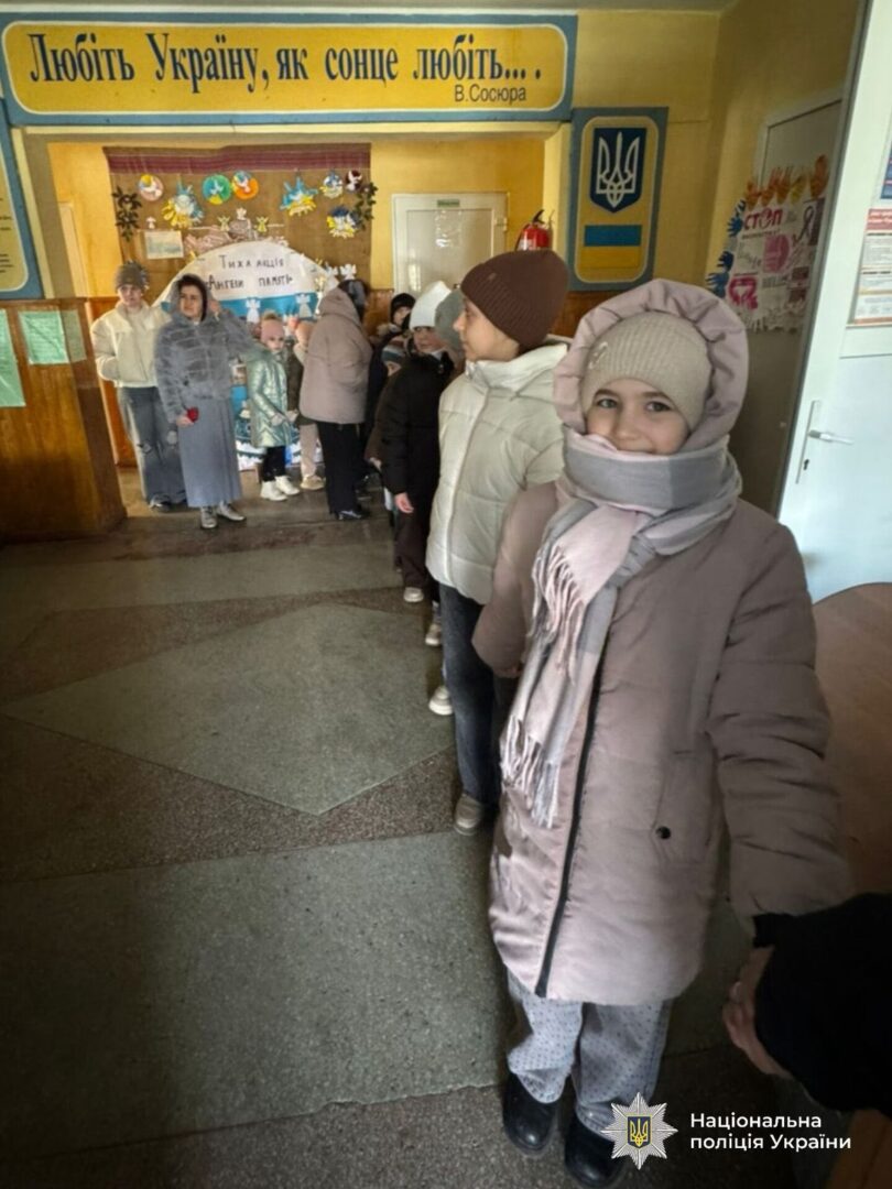 chskacho - Поліцейські відпрацювали алгоритм евакуації в Узинській гімназії - rai.ua