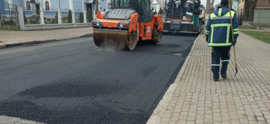 На дорогах державного значення області продовжуються ремонтні роботи