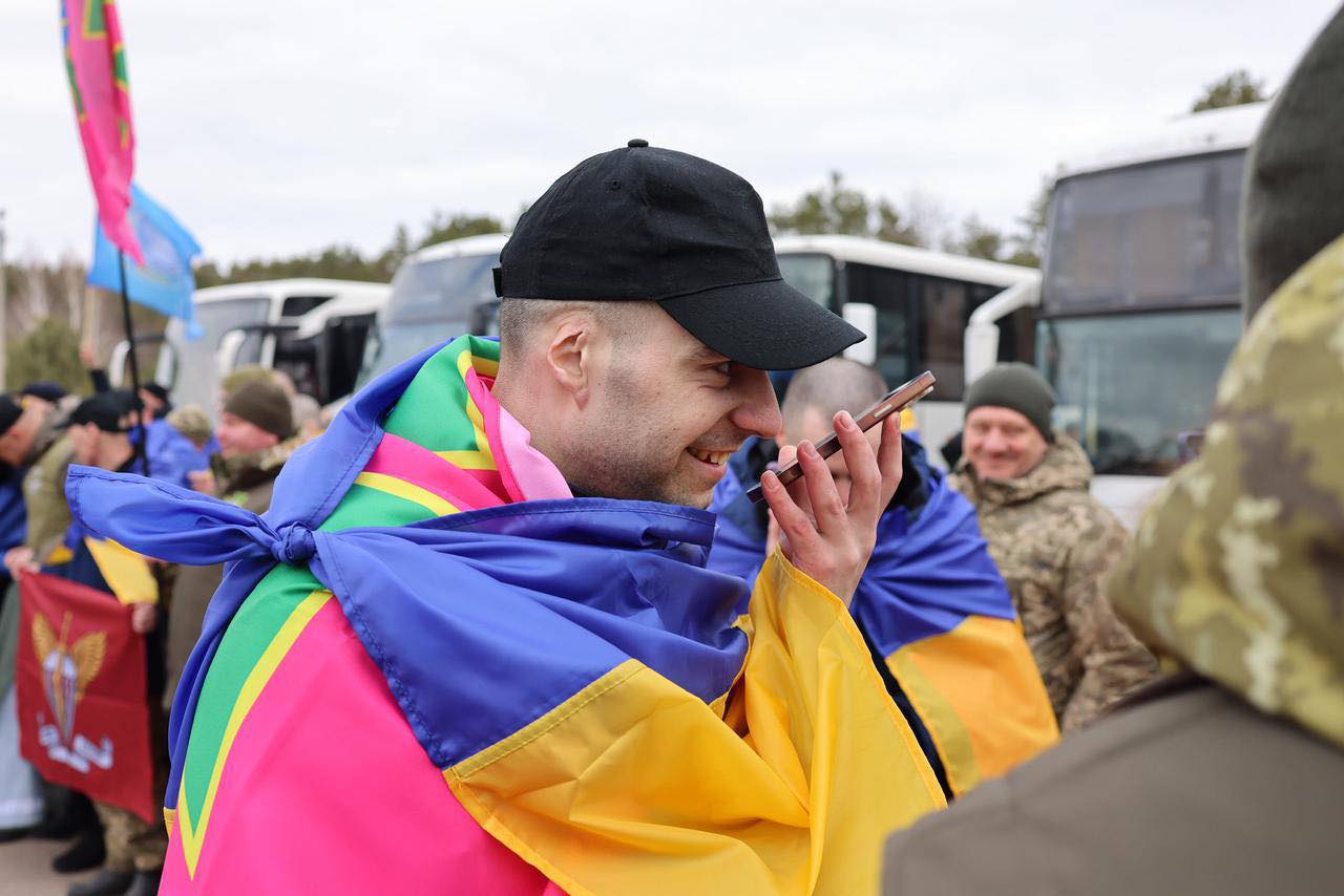 iuyiu2 - Ще 300 українських захисників повернулися додому з полону - rai.ua