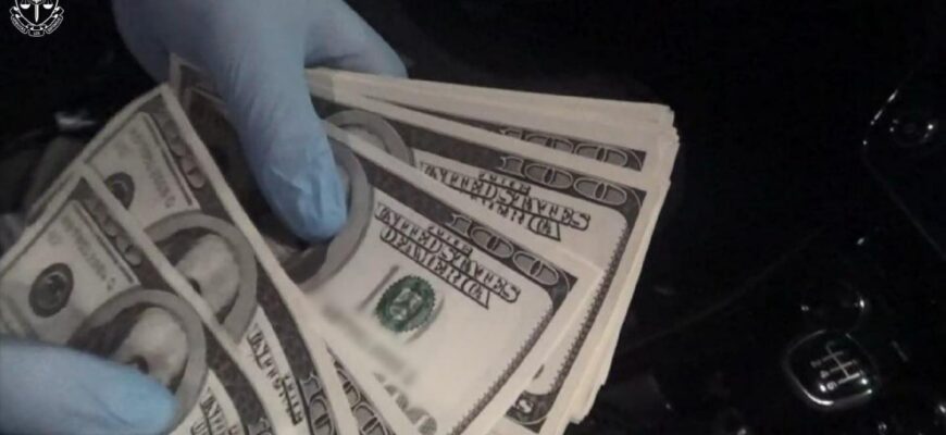 Фальшиві $100 за $30 справжніх - на Одещині припинили схему збуту підробленої валюти