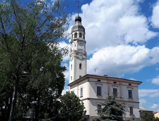 Для відвідувачів відкрили оглядовий майданчик вежі Снятинської ратуші