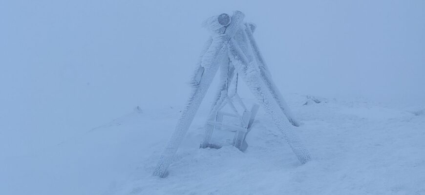 Температура на горі Піп Іван тримається на рівні -8°C
