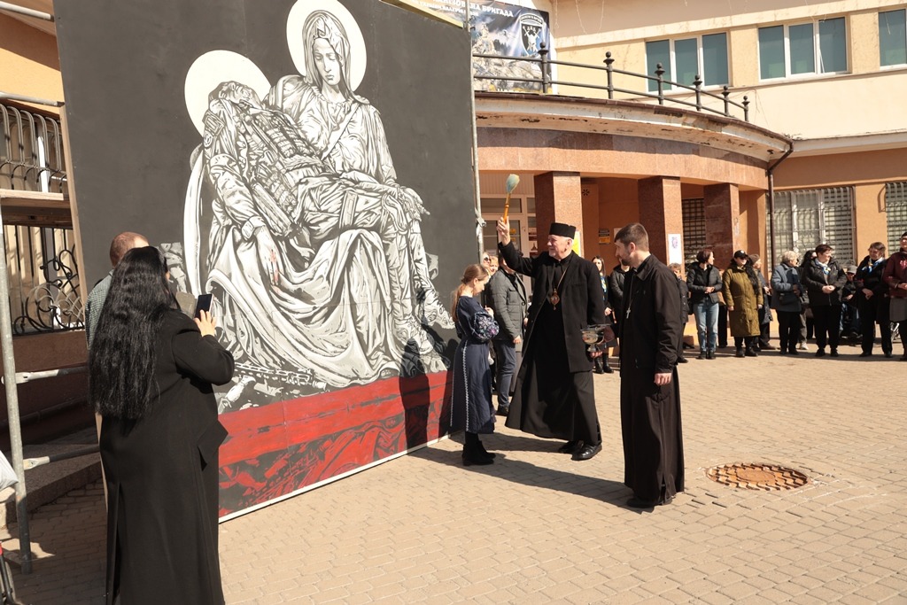 mrldd - В Івано-Франківську презентували творчу роботу, присвячену загиблим воїнам - rai.ua