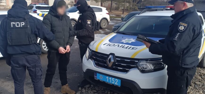 Заболотів: чоловік обікрав і підпалив магазин