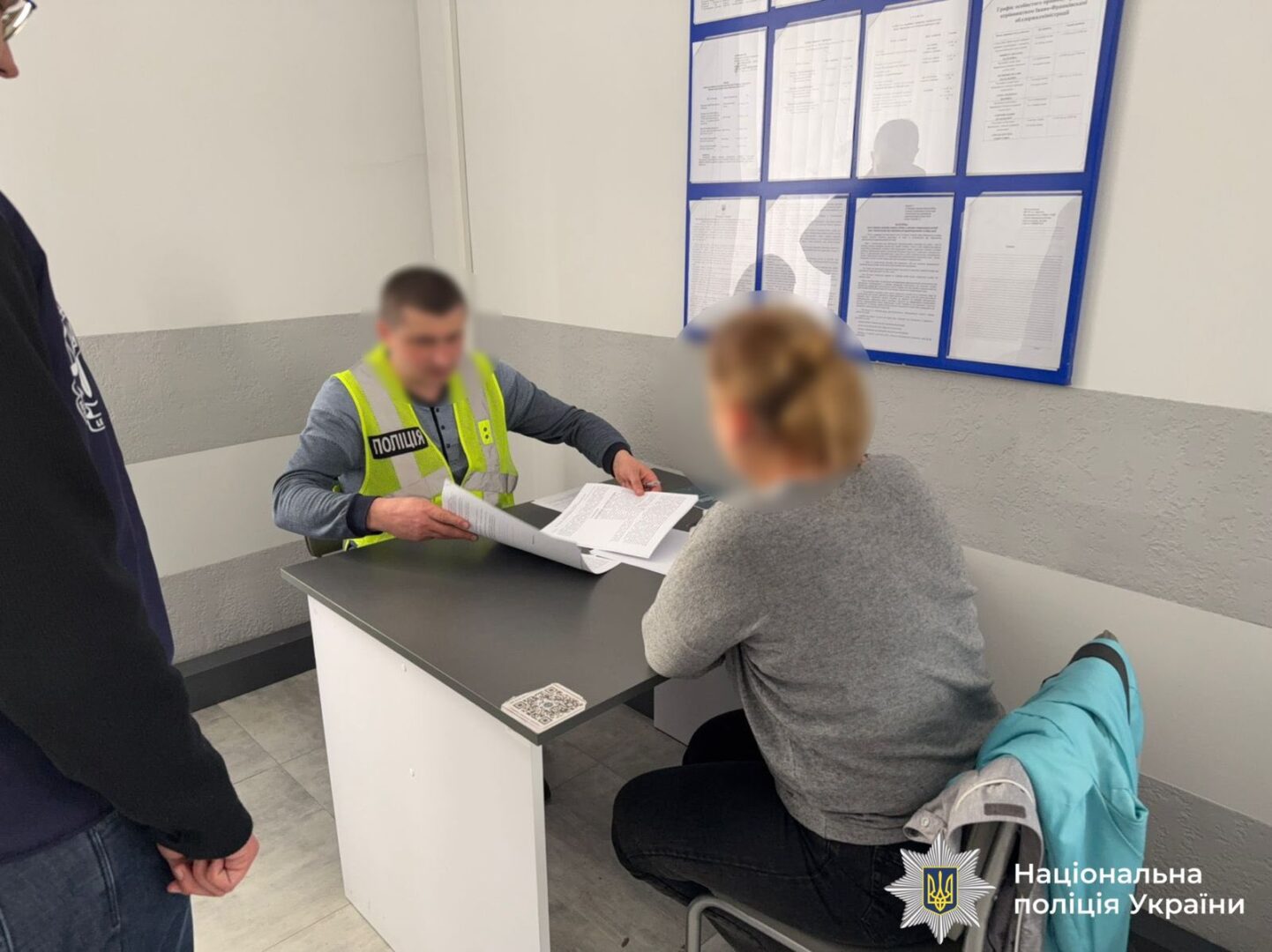 mrm db - Привласнювали гроші за зберігання багажу на вокзалі: затримано ще трьох працівниць Укрзалізниці - rai.ua