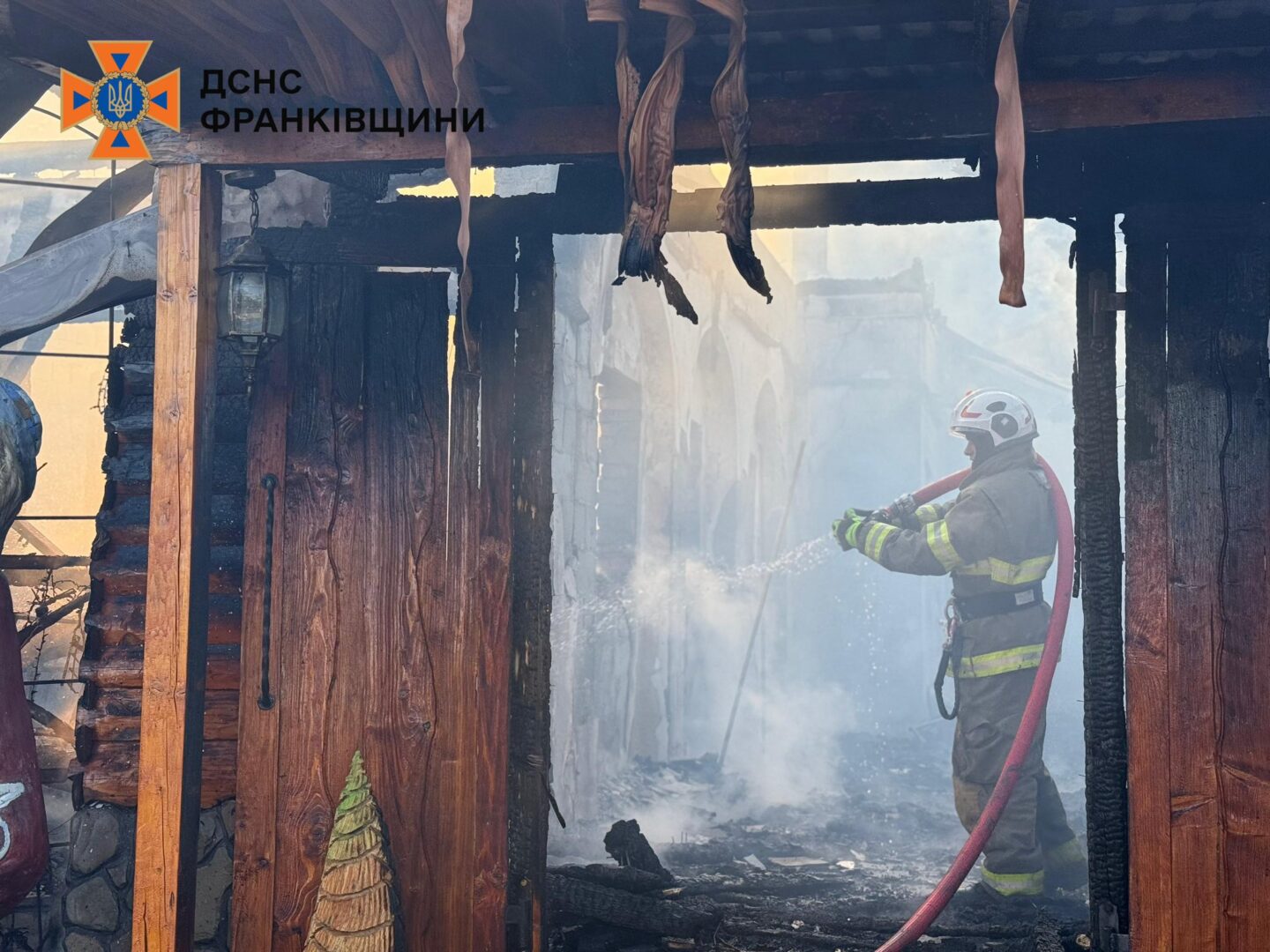 oonno - Рятувальники ліквідували пожежу кафе на Надвірнянщині - rai.ua