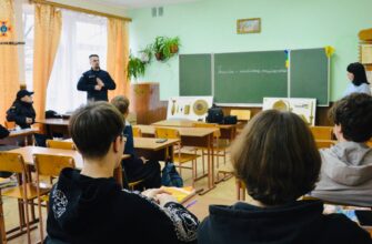 Піротехніки ДСНС провели уроки мінної безпеки для франківських ліцеїстів