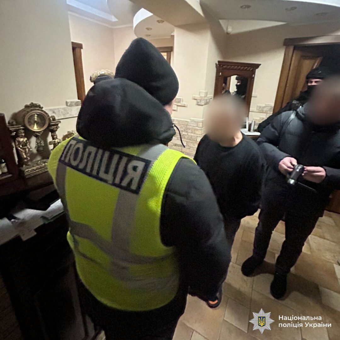 oshrzh - Незаконно переоформили квартиру померлої жінки: затримано групу шахраїв - rai.ua