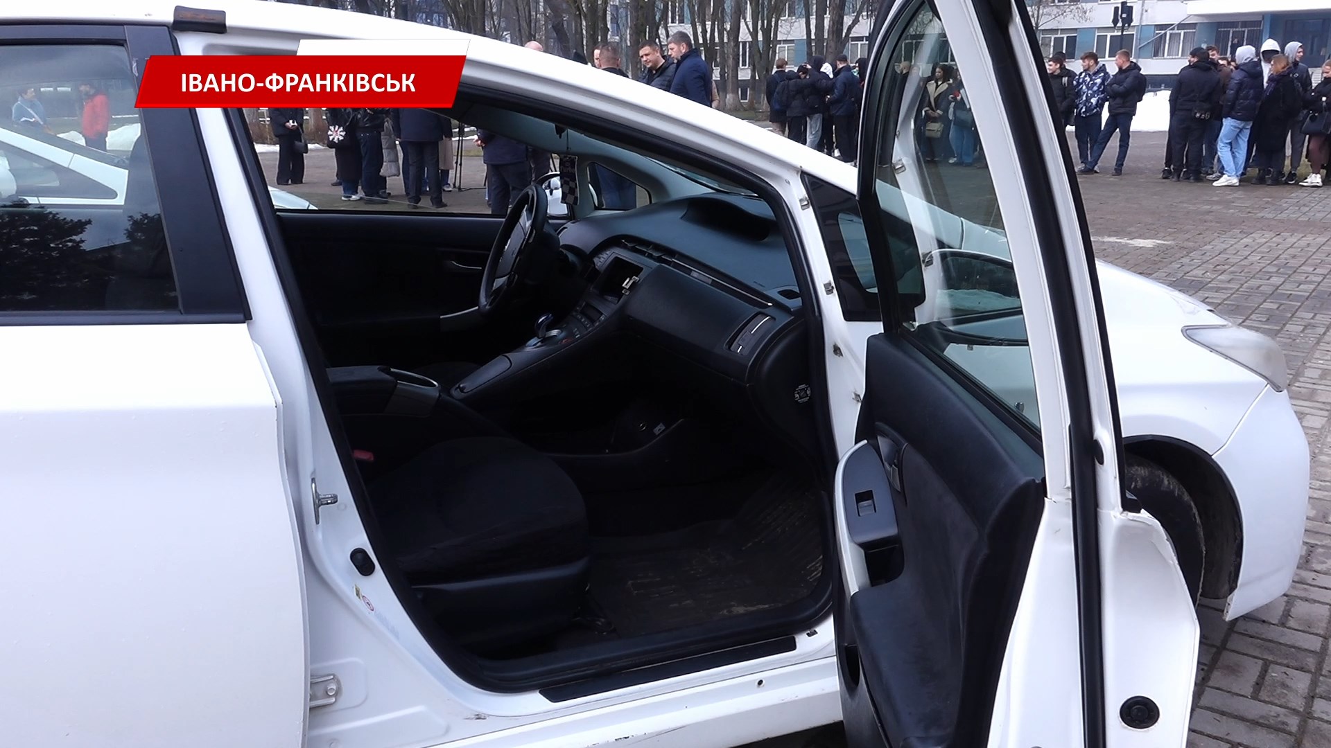 otshzhiuryzh - Поліція передала університету нафти і газу п’ять автомобілів-гібридів. Відео - rai.ua