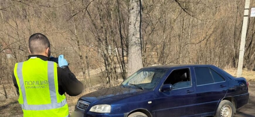 Викрав автомобіль та намагався втекти: поліцейські затримали підозрюваного